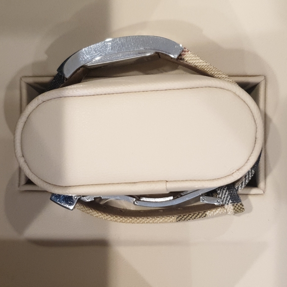 Burberry watch - Picture 4 of 9